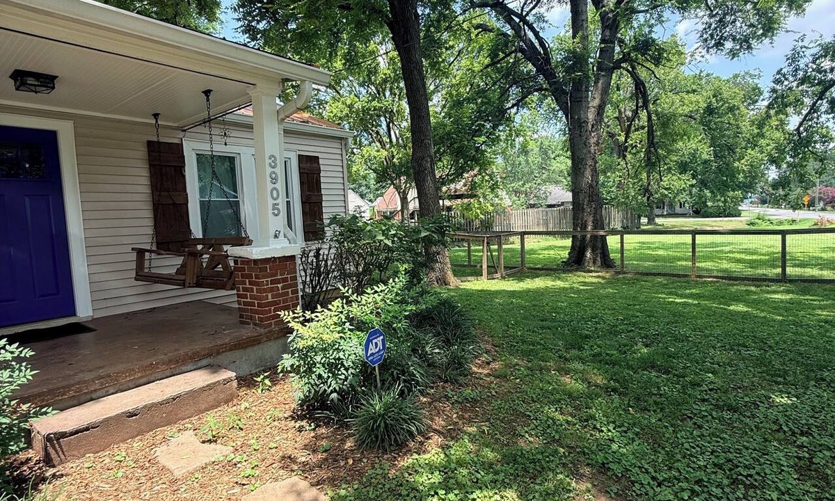 Inglewood House | East Nashville Bungalow, Your New Music City Homebase MidTerm Rental DOGFRIENDLY