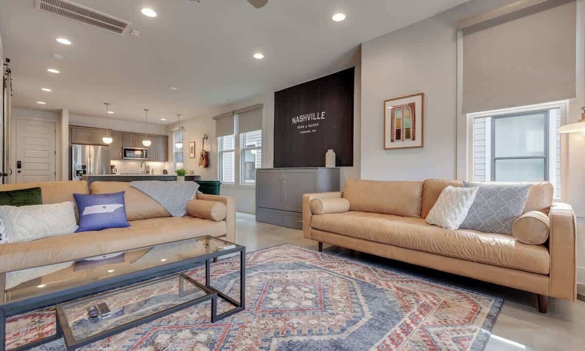 Greenwood House | East Nashville | Family Layout + 2-Car Garage | Walk to Local Restaurants & Bars | 2 Workspaces, 2-Car Garage, Smart TVs in Every Room | Near Five Points, The Gulch & 10 min to Broadway | 24 Hr Hospitality