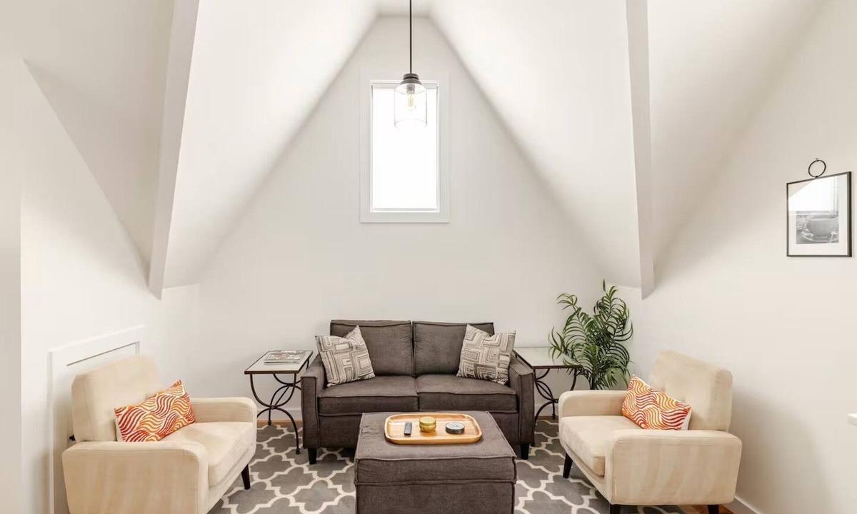 Lockeland Springs Cottage | East Nashville New Guesthouse Walk to 5 Points!