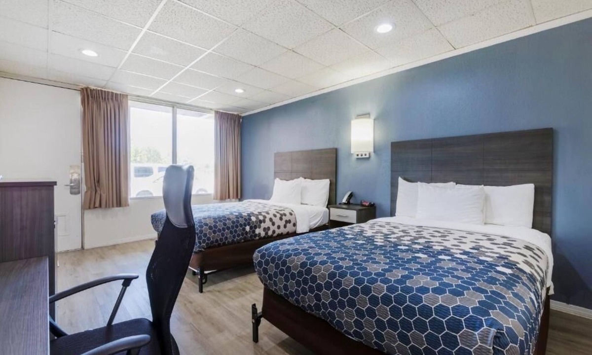 Wytheville Hotel | Easy-Access Lodging Near Downtown Wytheville | Parking Included, Pet-Friendly