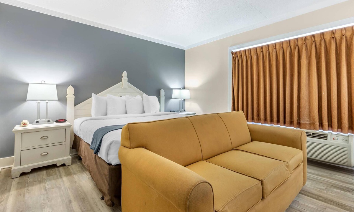Conway Hotel | Econo Lodge Conway Central