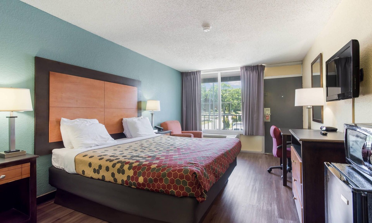 Gallatin Hotel | Econo Lodge Gallatin - Metro Nashville