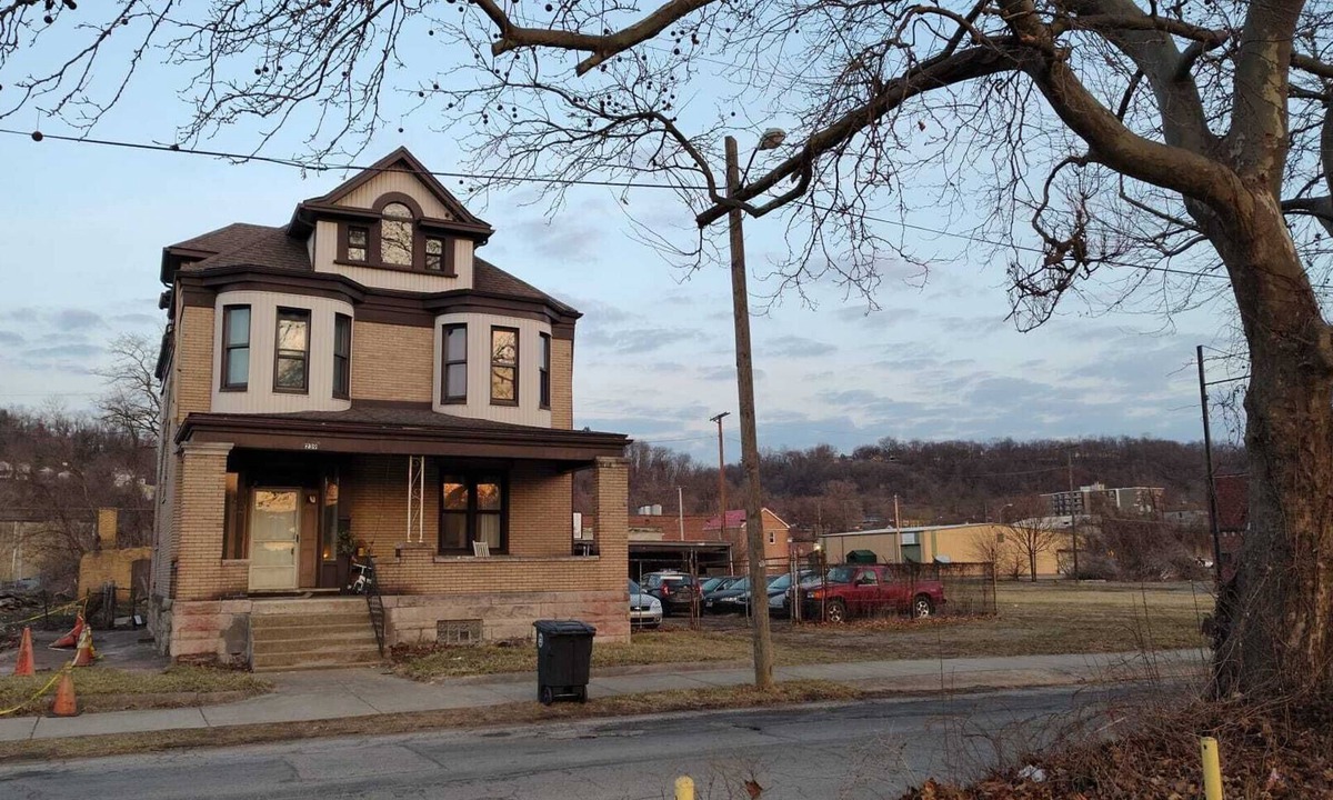 Steubenville House | El Castillo Spacious 5-bedroom house in delightful Steubenville with AC