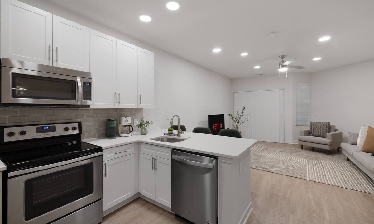 Dilworth Apartment | Elegant Urban Escape In The Heart Of Dilworth