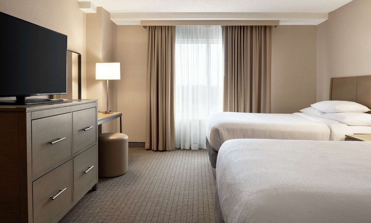 Independence Hotel | Embassy Suites by Hilton Cleveland Rockside