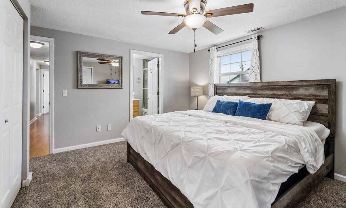 Saint Marys  Allen County House | Enjoy our comfy & cozy home to escape and relax - but still close to the city!