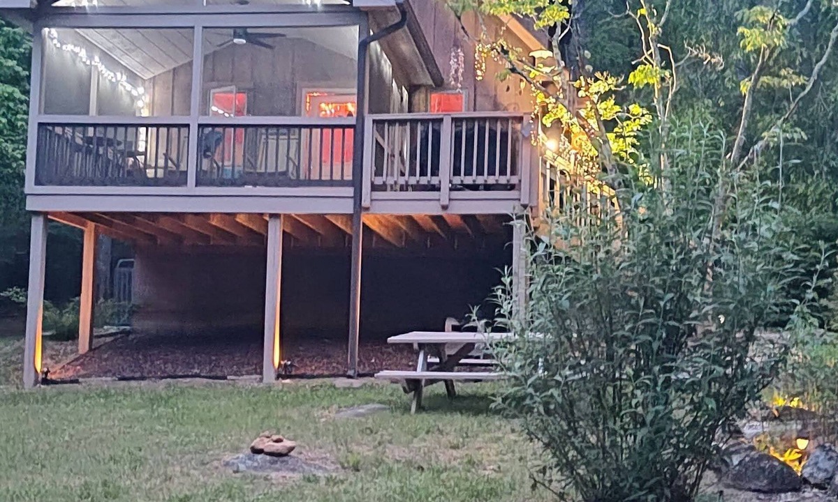 Peaks Cabin | Enjoy Summertime at the cabin! Come relax and unwind!