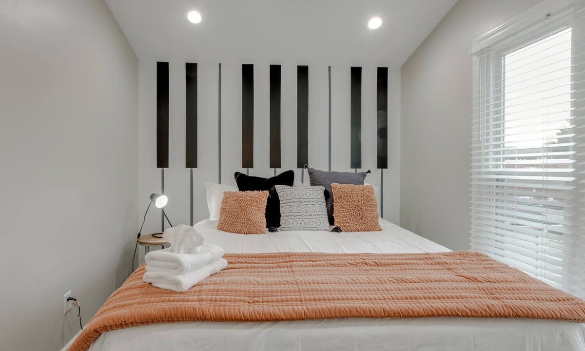 Hillsboro West End House | EV Charger★Safe Neighborhood★Free Parking/11 min to Downtown/Vandy+Belmont/Pets