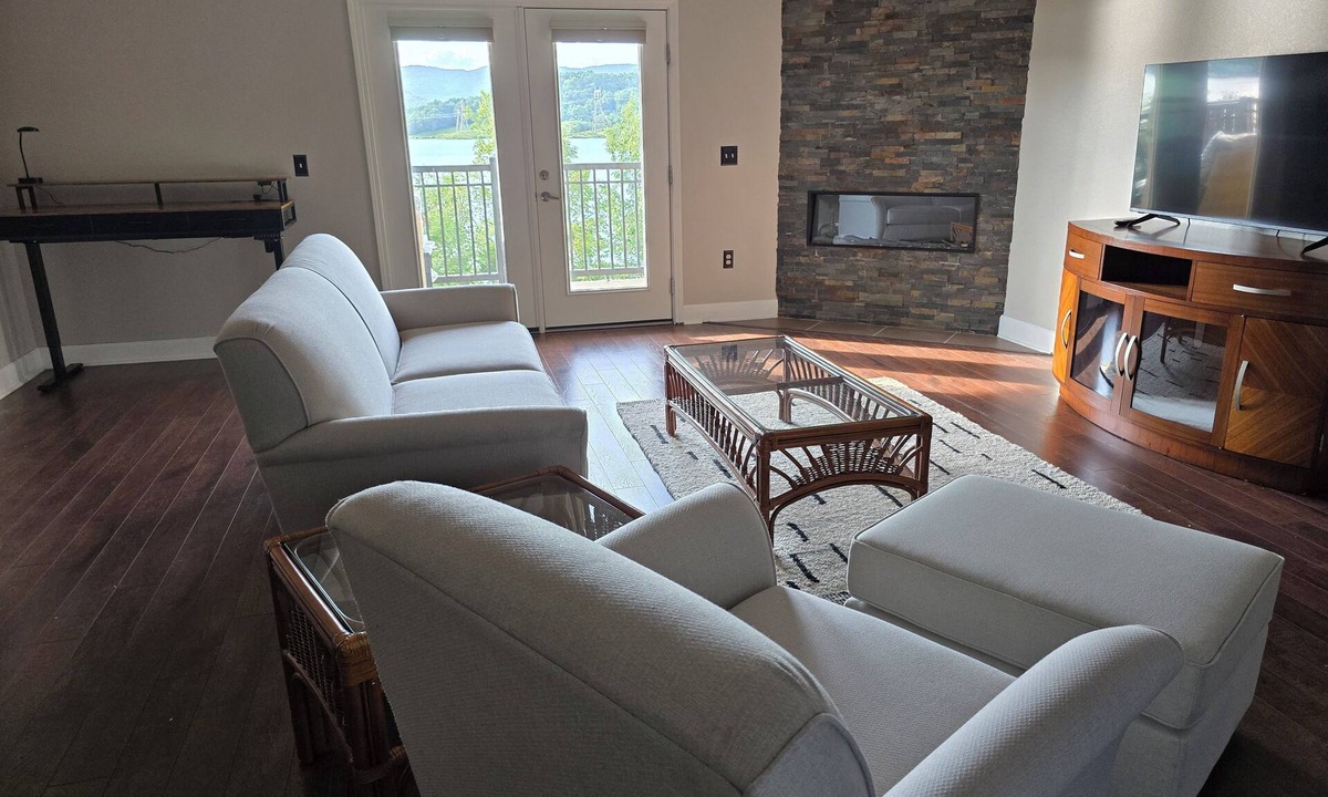 Bean Station Condo | Executive Edge, Lakeside