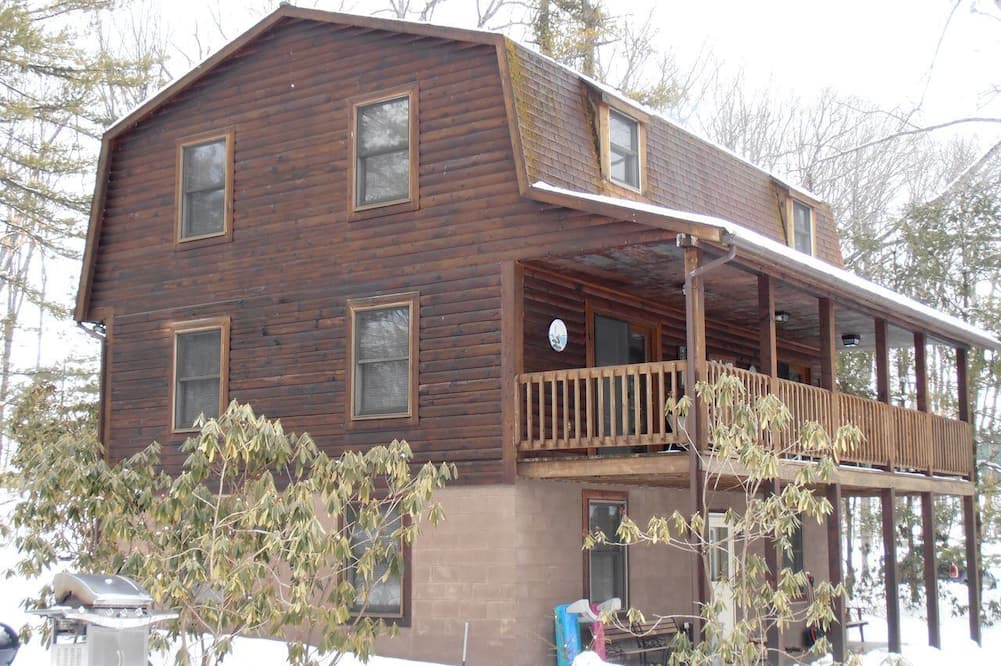 North Glade Hills Cabin | Family and Pet-Friendly Cabin Rental with a Dock Slip near the Wisp Resort, Maryland