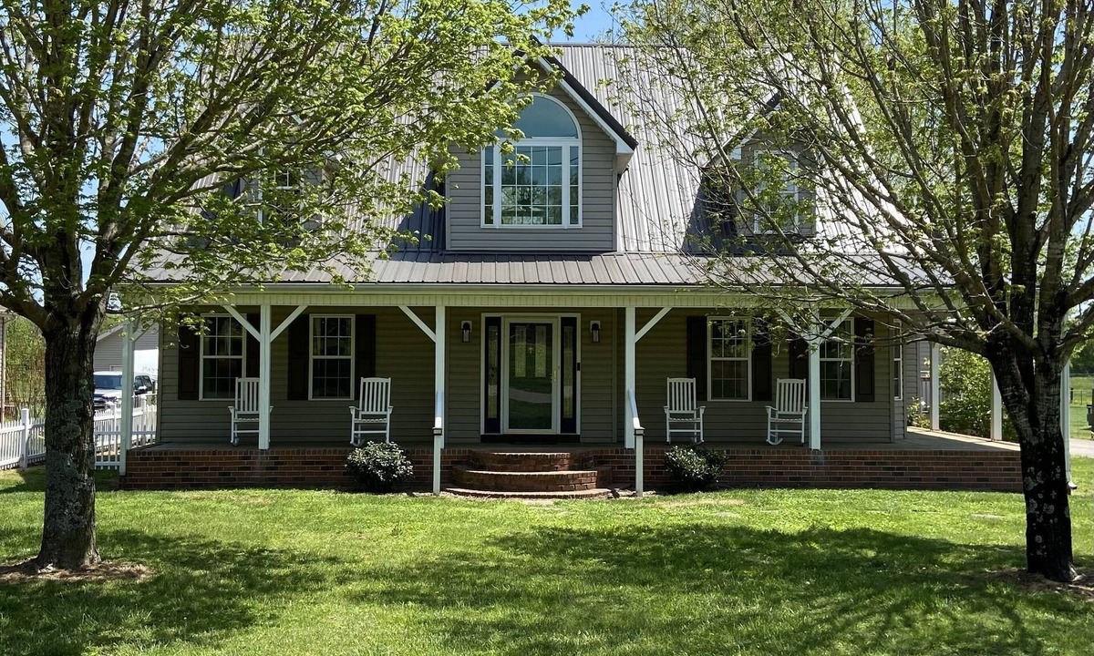 Smyrna House | Family&Pet friendly Farmhouse, Equine retreat, Fenced yard, Central Location!