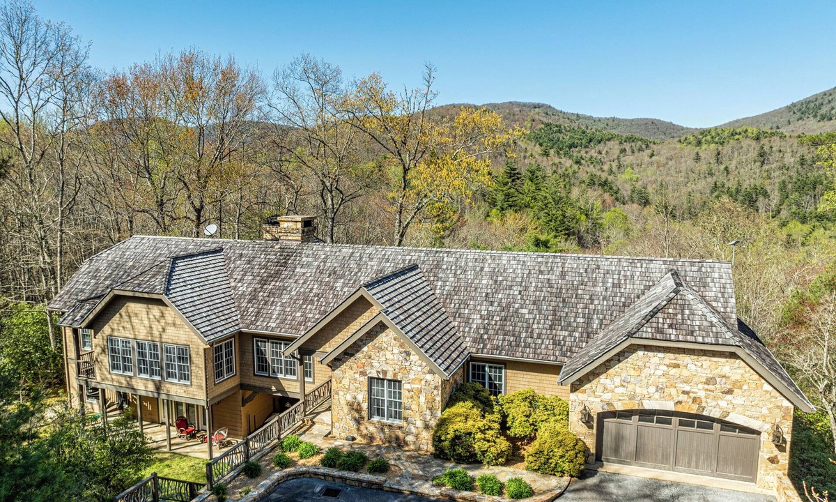 Highlands House | Fawn Creek: Beautifully Appointed, Mtn Views w Covered Porch and Wood Fireplaces