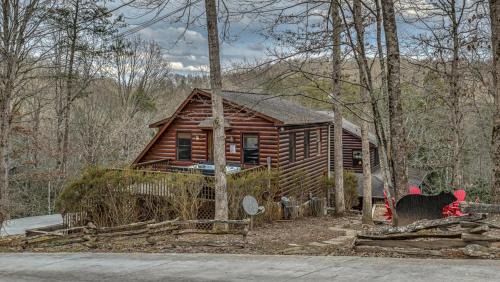 McCaysville House | Fighting Creek Cabin - River Front | Trout Fishing | Hot Tub | Pool Table | Fire Pit