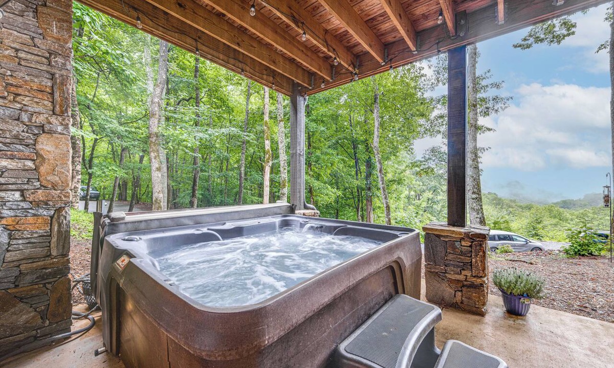 Franklin Cabin | Franklin Cabin w/Hot Tub, Theater & Fire Pit!