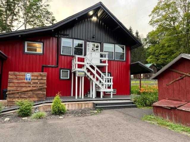 Blodgett Mills Apartment | Froggy Goggle Barn