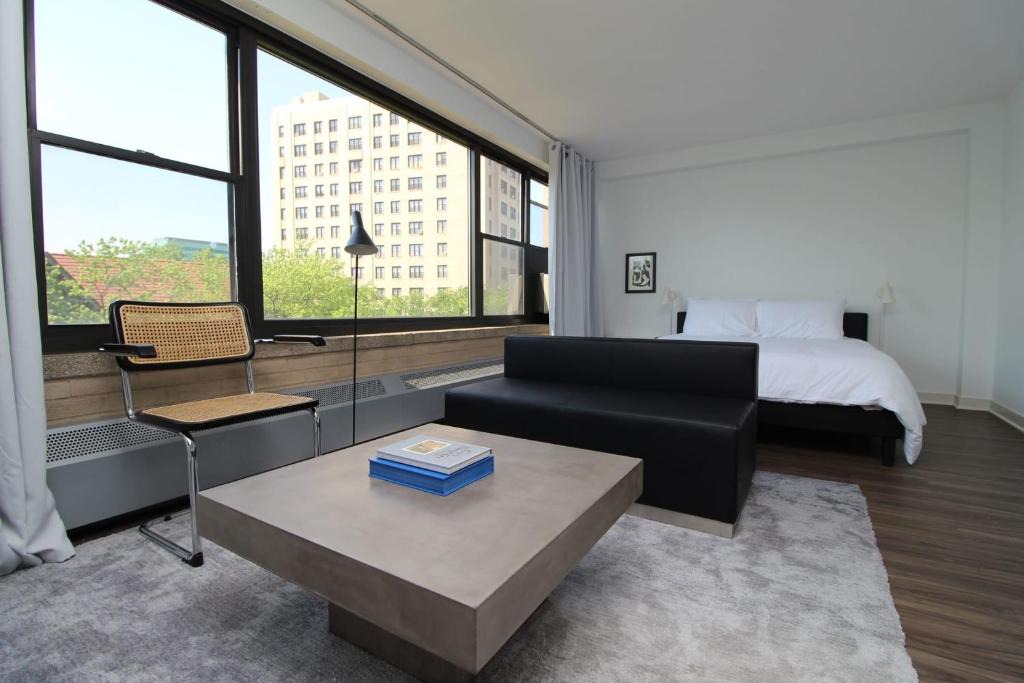 Indian Village Apartment | FRONTDESK First-Class Studio Apt in Hyde Park