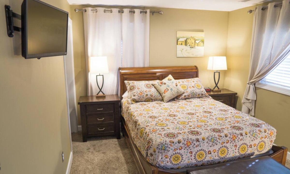 Sweetwater House | Full house with garage and fenced yard — zero fees!