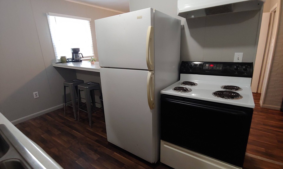 Bluewell Apartment | Fully Furnished Executive Rental Studio 1-Bath Pets Allowed