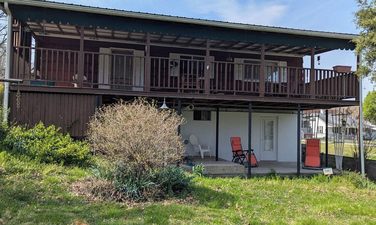 Harriman House | Furnished Rental near Oakridge in Historic Downtown Harriman
