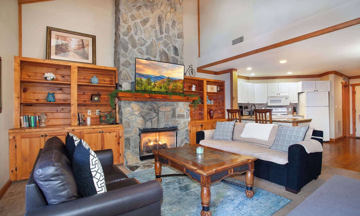 White Oak Lodge House | Gatlinburg Escape for 6 w Sauna & Community Pool!
