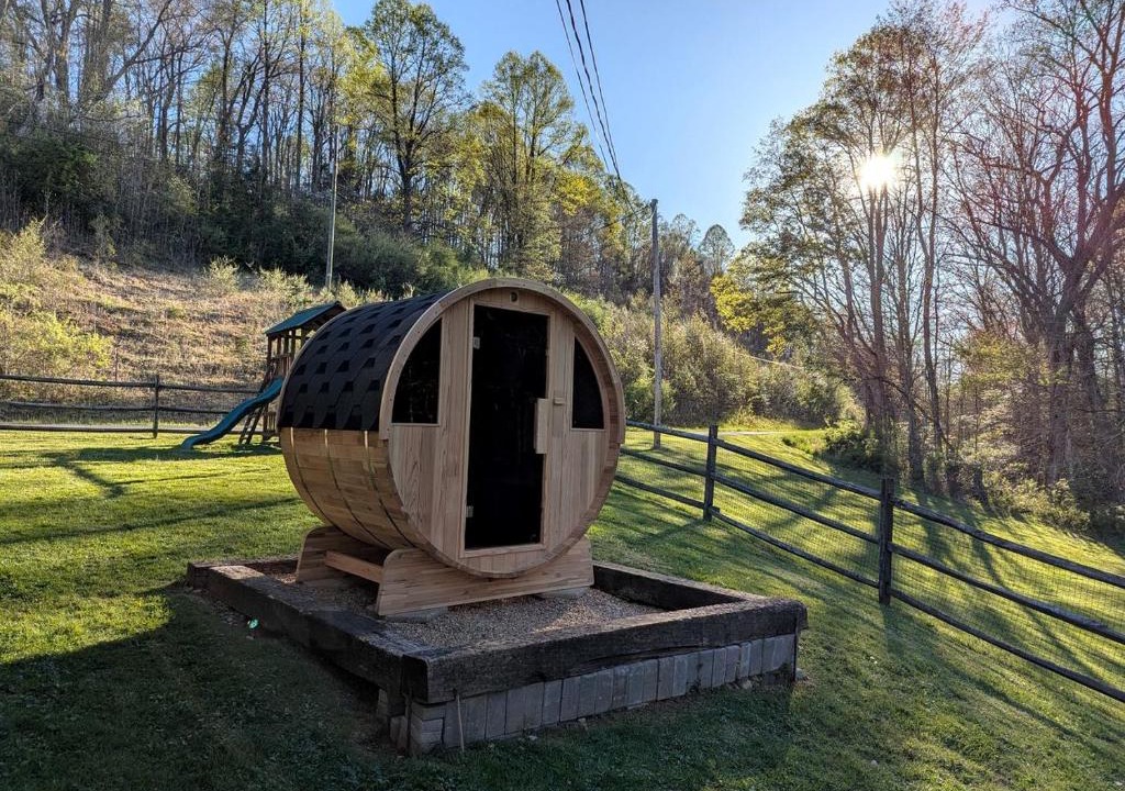 Mount Nebo House | Glamping Retreat near Summersville Lake: Luxurious Cabin with a Hot Tub in Mt Nebo, WV