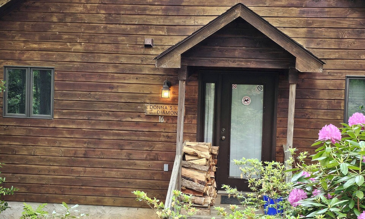 Skyland Cabin | Golf Fans Welcome! Private Cabin Near Asheville's PGA TOUR event