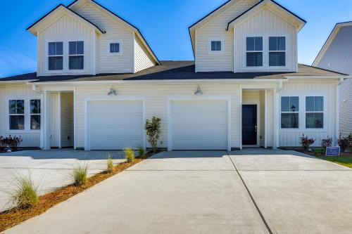 Ocean Isle Beach House | Golf & Reunion Retreat! 6 Mi to Ocean Isle Beach