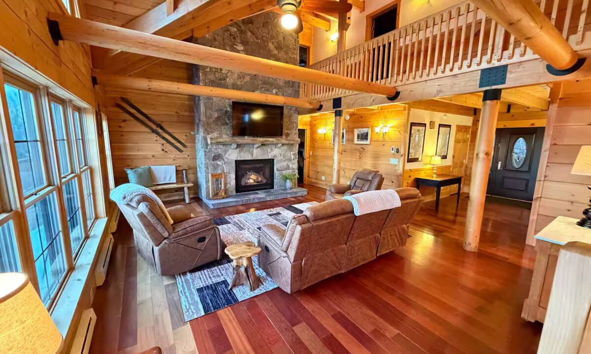 Harman House | Gorgeous 5-bedroom Log Home in Harman perfect for families. Beautiful Views!