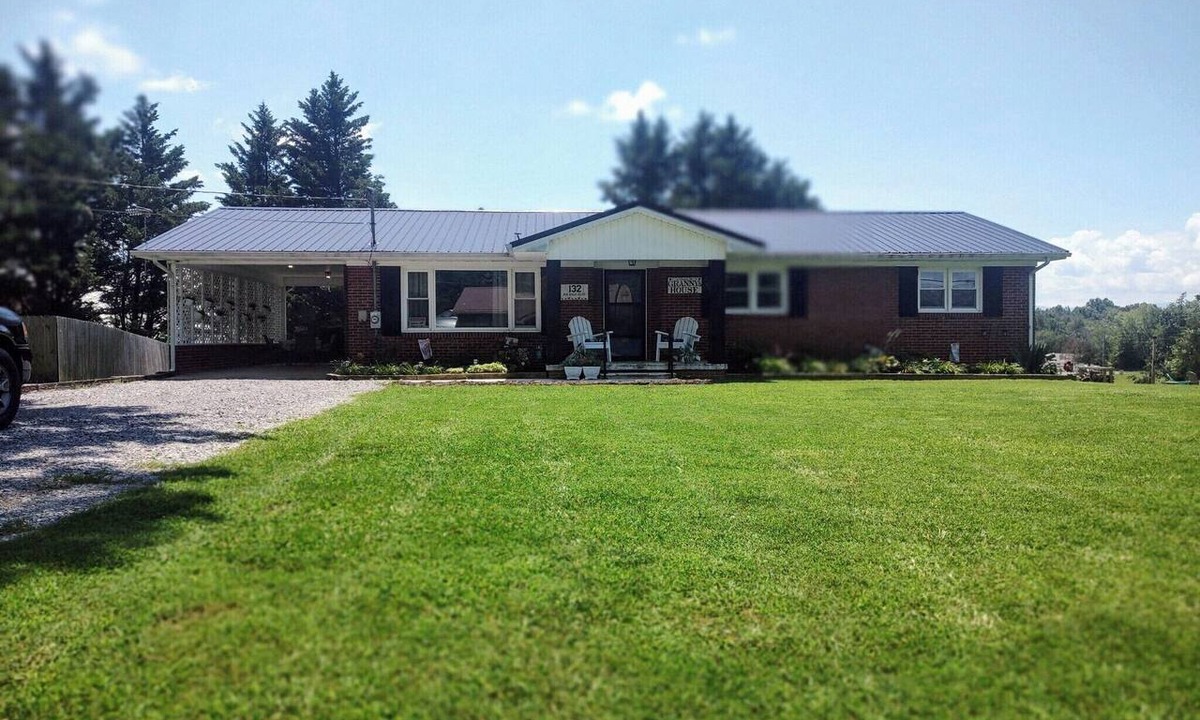 Jonesborough House | Granny's house is just 2 miles from downtown Jonesborough!