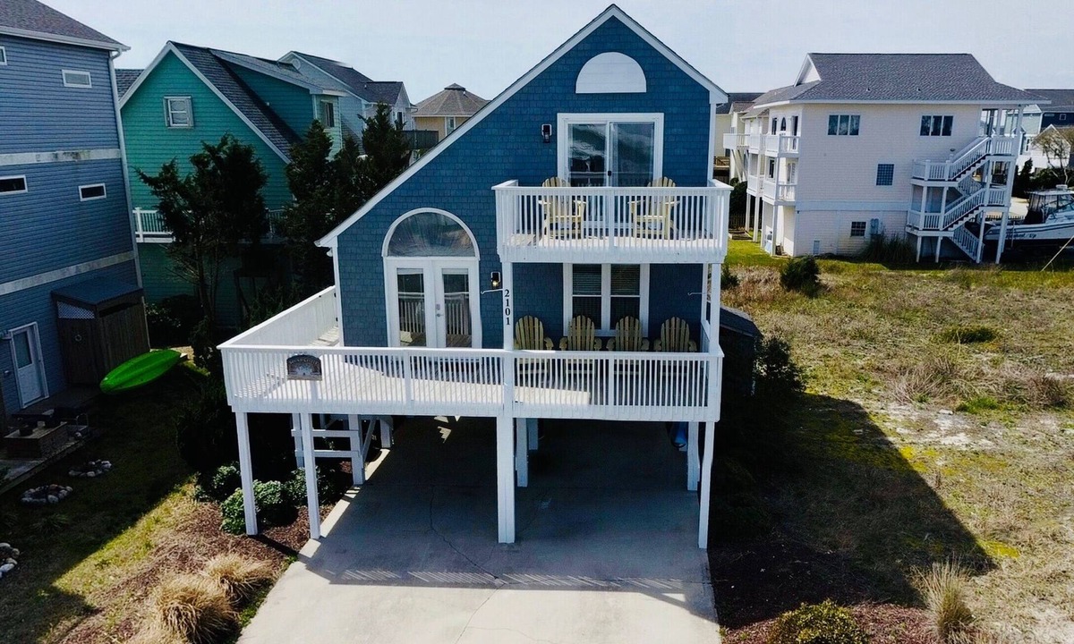 Topsail Beach House | Great location at South Topsail Beach, just steps away from Serenity Point
