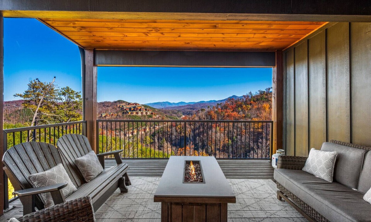 Chalet Village North House | Great Smoky Getaway-LUXURY-Hot Tub-Indoor Pool-Theater!
