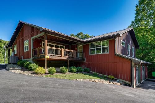 Kingsport House | Group-Friendly Kingsport Home w/Game Room, Decks!