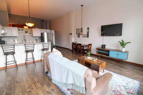 Troy House | Heart of Downtown Cleveland Hideaway
