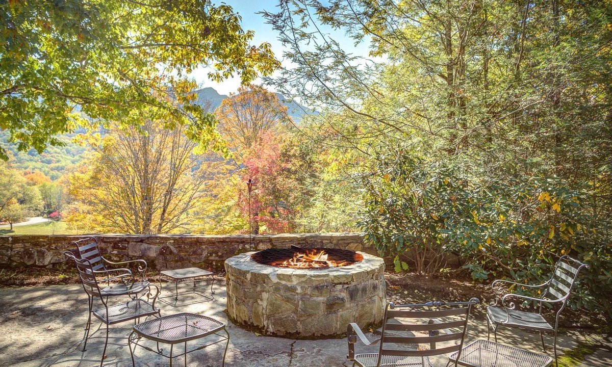 Tynecastle House | Hideaway Cottage: Banner Elk NC <15minutes from Sugar and Beech Mountain Resorts