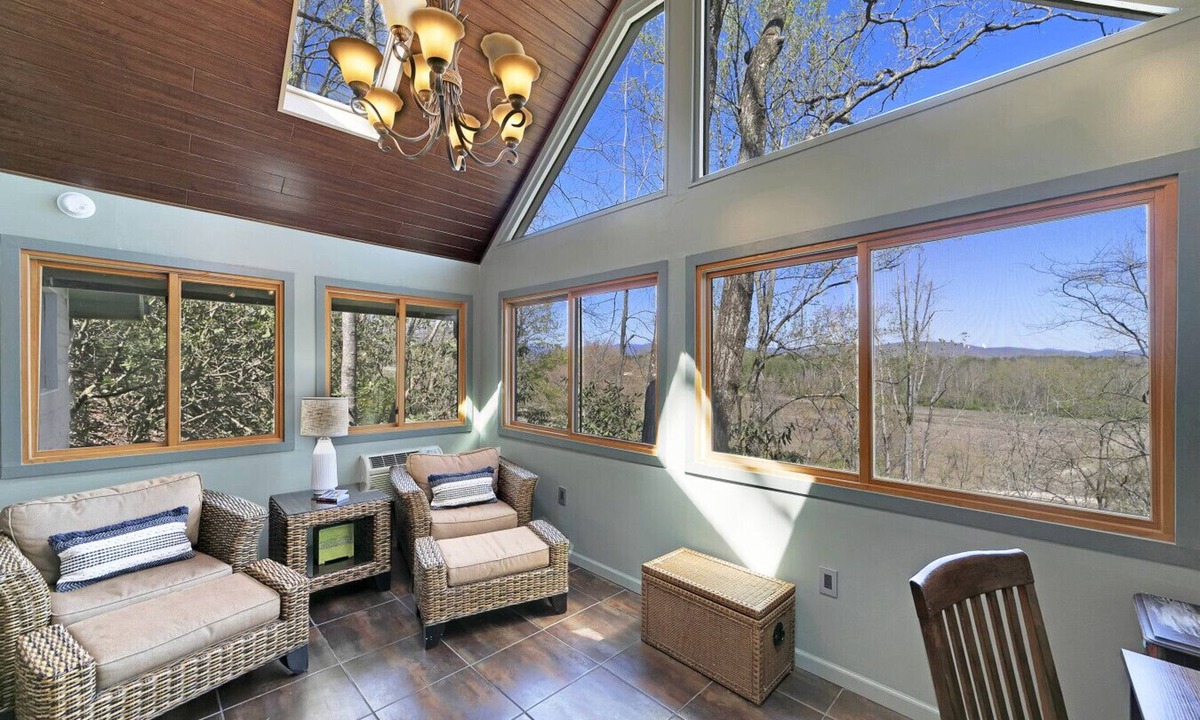 Hendersonville House | High Knoll Lookout - river and mountain views!