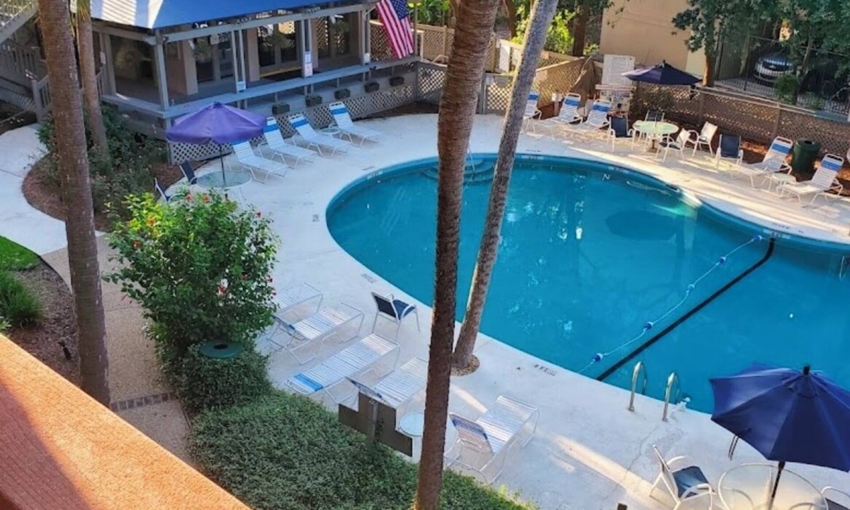 North Forest Beach Resort | Hilton Head Island Seacrest surf and racquet club only 90 a night, 630 week