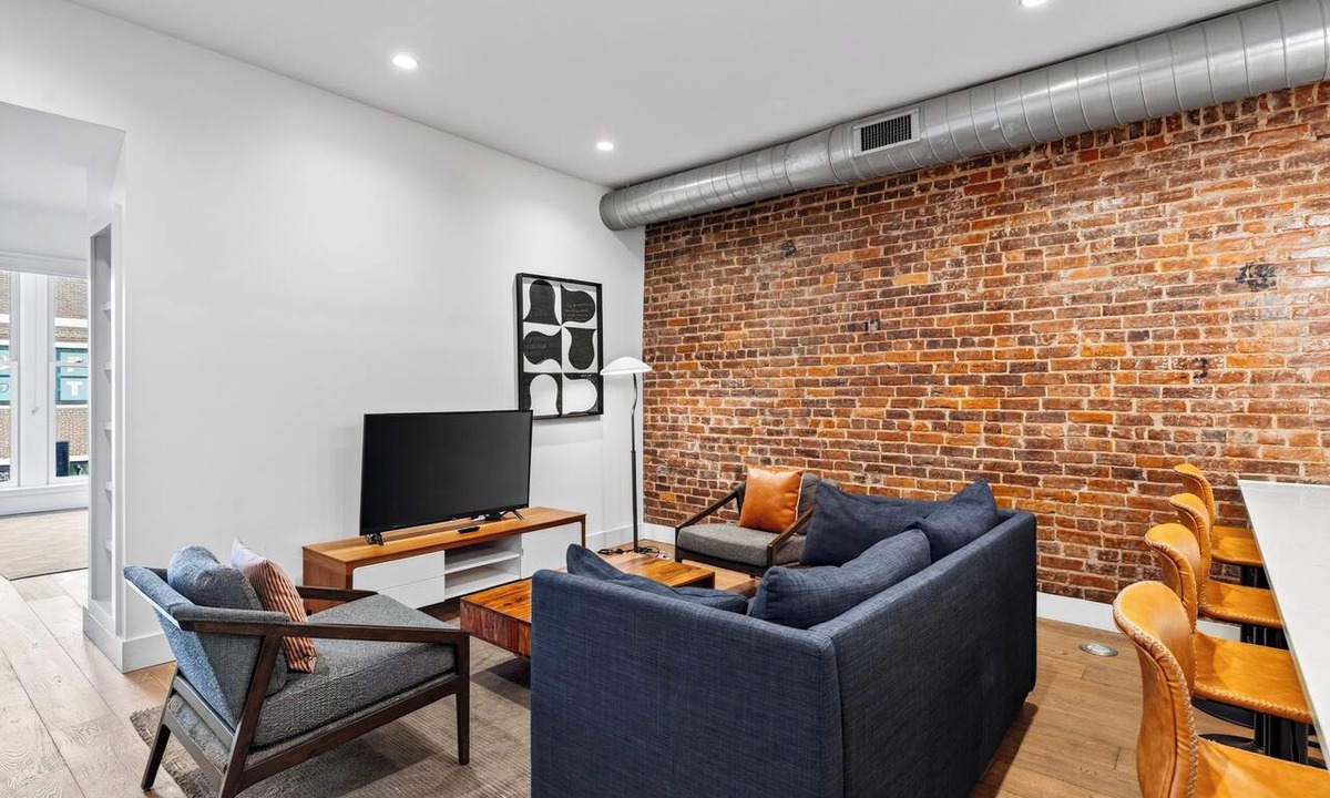Sobro Condo | Historic Saddlery Condo 2 Mins to Broadway + Near Printer's Alley | Key Note