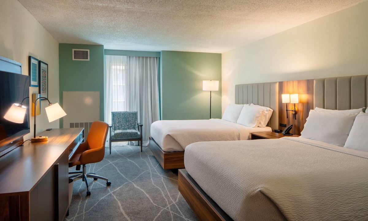 Westside Hotel | Holiday Inn Express & Suites Charleston DWTN - Medical CTR by IHG