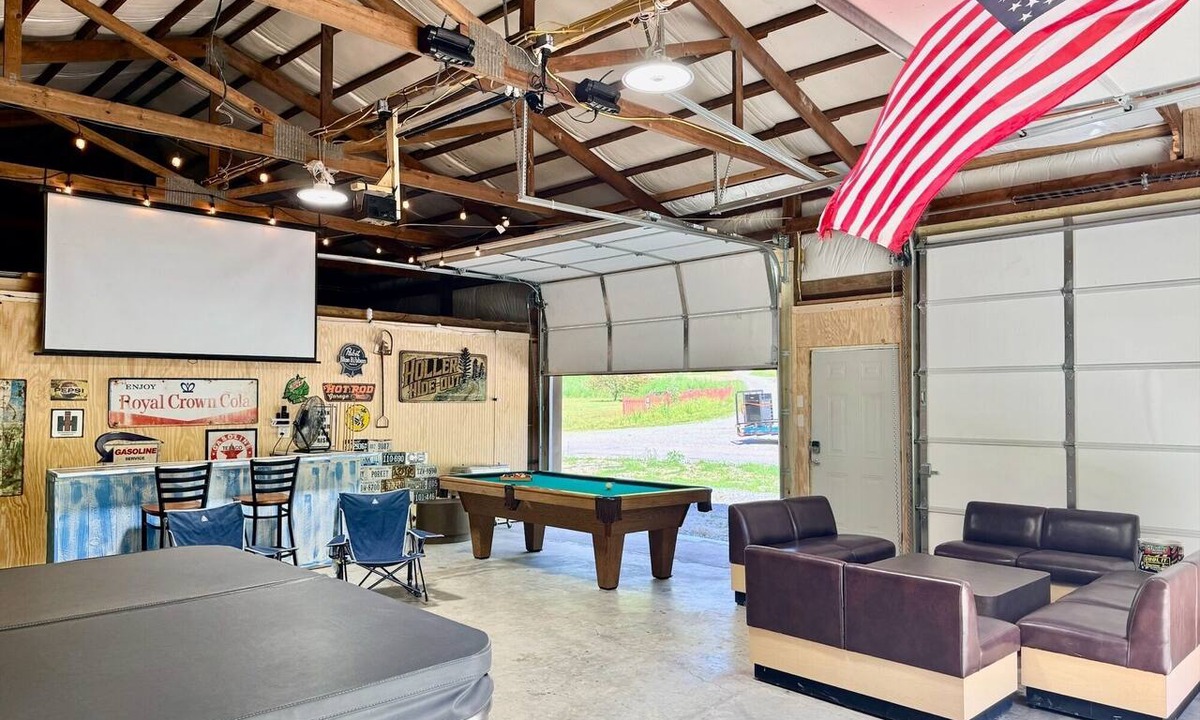 Rowdy House | Holler Hide-Out! Close to Hazard and Jackson with huge MAN CAVE/HOT TUB!