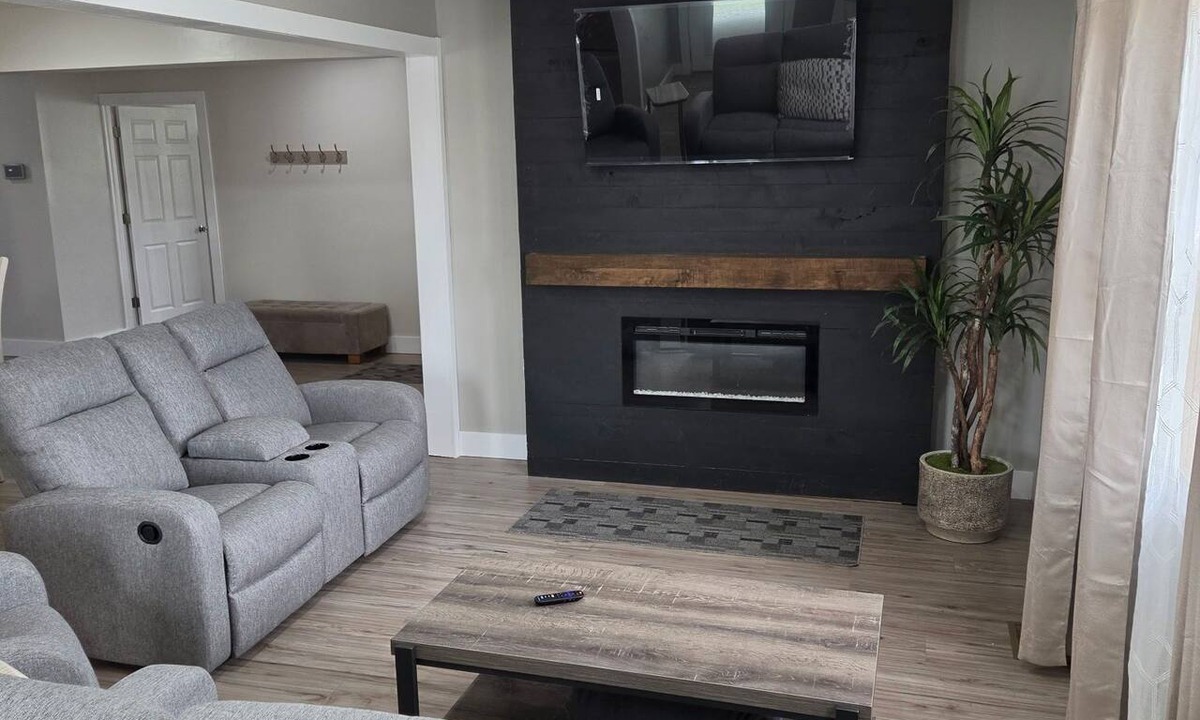 Mount Vernon House | Home is minutes to Kenyon, Nazarene Colleges, and Apple Valley Golfing