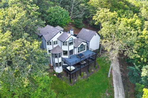 Jasper House | Hot Tub, Decks & 2 Kitchens: Mtn-View Jasper Gem!