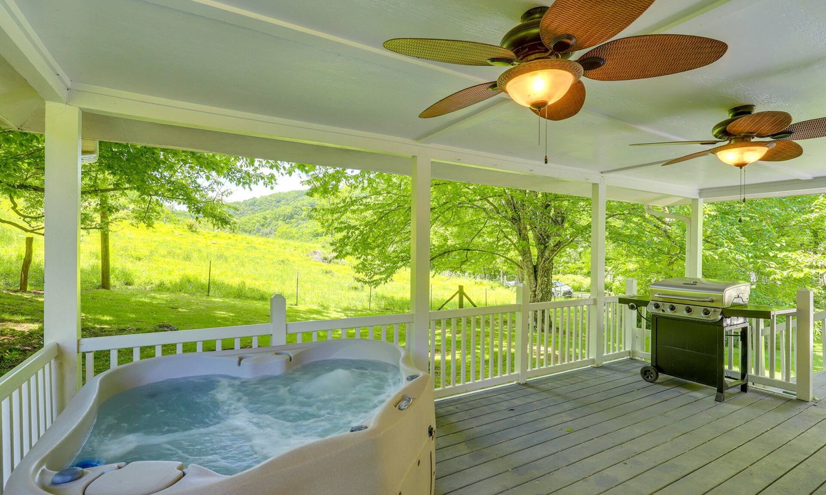 Marshall Cottage | Hot Tub & Mtn Views: Marshall Cottage!