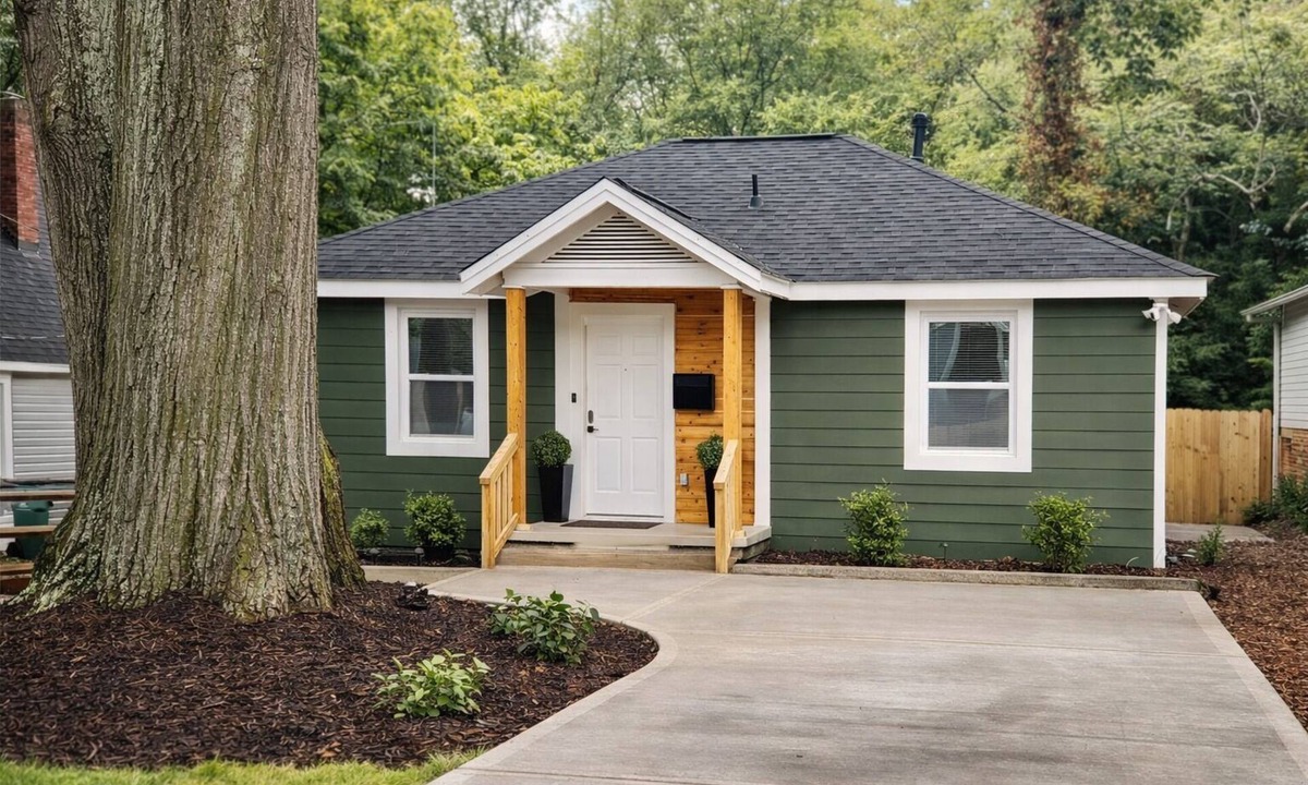 Enderly Park House | HP@The Haus BOFA Stadium Spectrum Bojangles Dogs Welcome