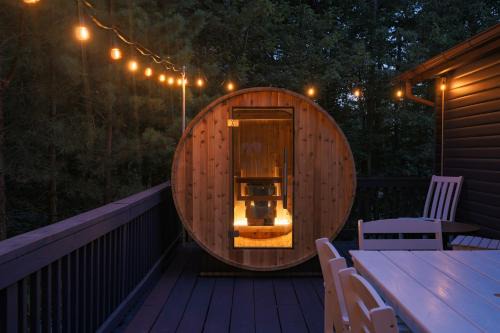Kabletown Ski Chalet | Iconic Chalet with Sauna, Hot Tub, Fire Pit, Plunge
