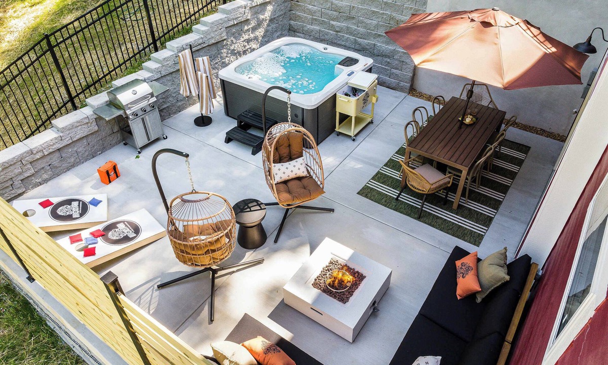 Red Bank House | Ikonick Living on Hedgewood | Hot Tub, Theater & M