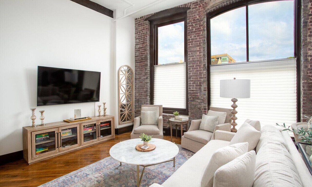 Old City Apartment | Jackson Jewel - Downtown Suite