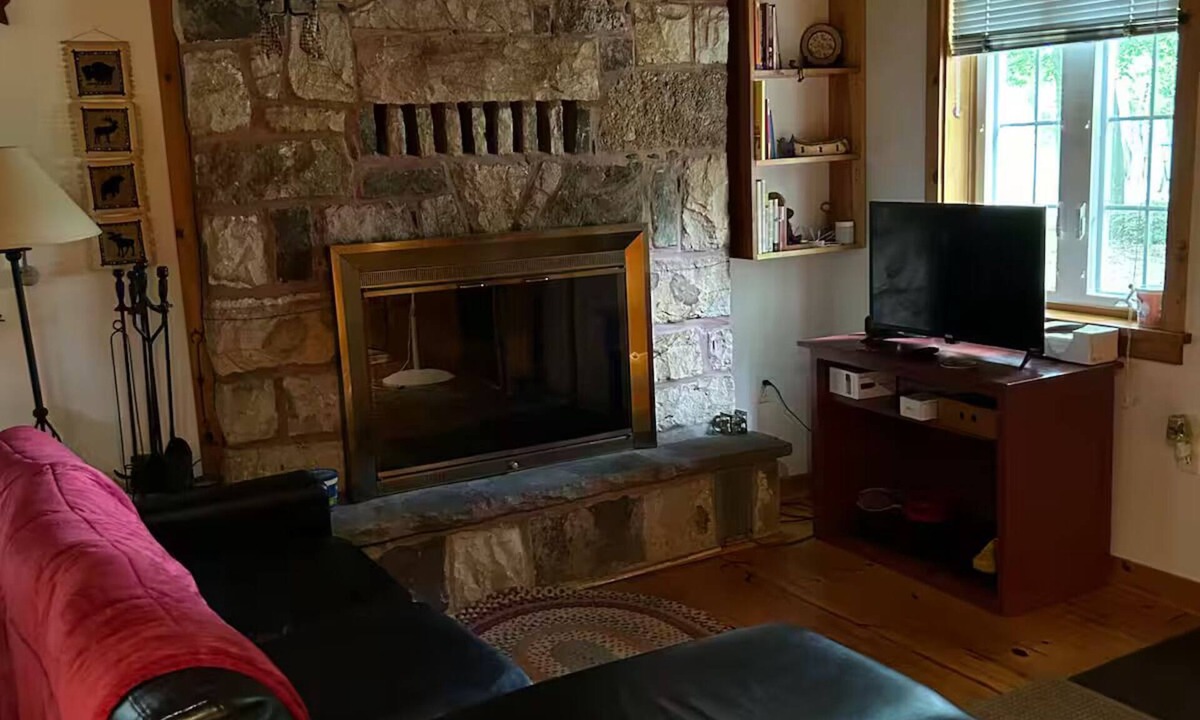 Fishertown Cottage | KD Cottages Charming stone cottage on Dunnings Creek in Bedford County