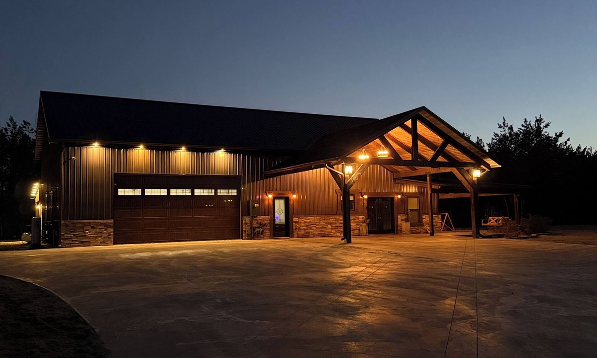 Henderson House | Kid friendly vacation home with pool and garage bonus area with a pool table!