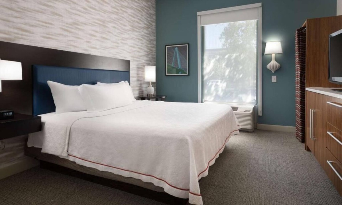 North Charleston Hotel | King 1BR Suite w/Kitchenette, Pool & Gym Access | 3mi to Charleston Int'l Airp