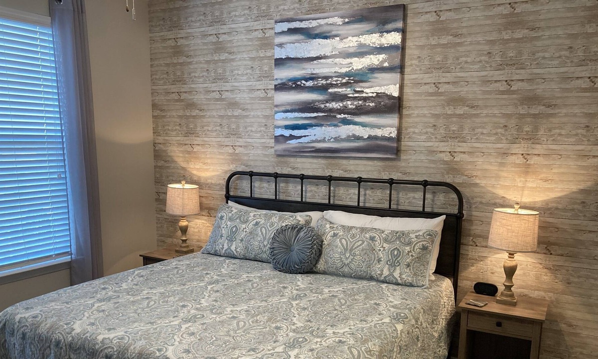 North Charleston Apartment | King Bed/Pool/Trendy Nbhd